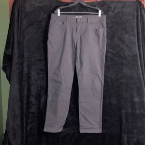 Goodthreads Men's Slim-Fit Wrinkle-Free Comfort Stretch Dress Chino Pant